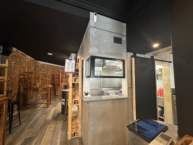 Retail in Madrid, Madrid to rent - Building Photo - Image 2 of 4