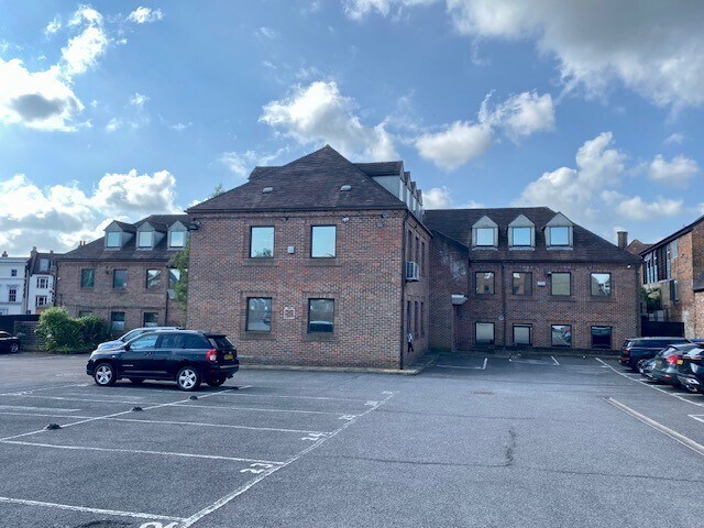 6 London Rd, Newbury to rent - Building Photo - Image 2 of 5