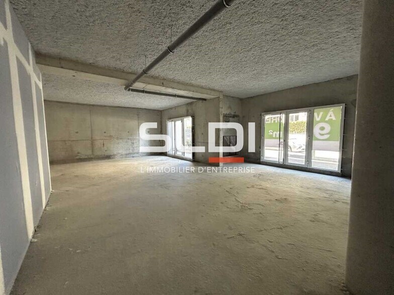 Retail in Villefranche-sur-Saône for sale - Building Photo - Image 3 of 7