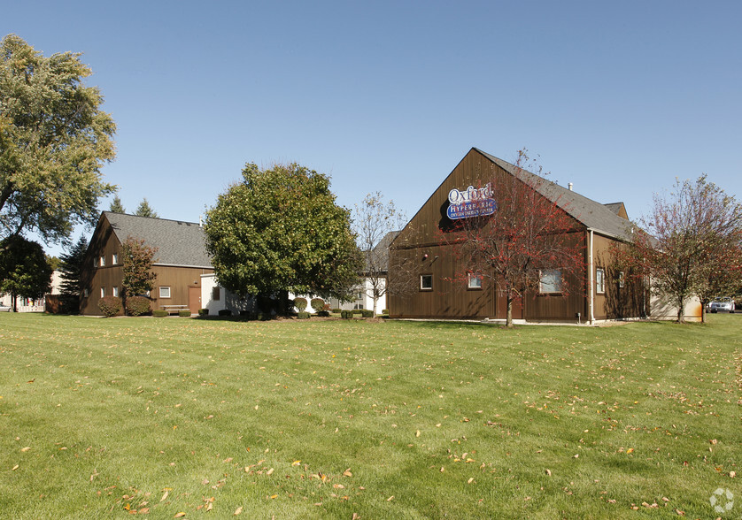 21800 Pontiac Trl, South Lyon, MI for rent - Primary Photo - Image 1 of 2