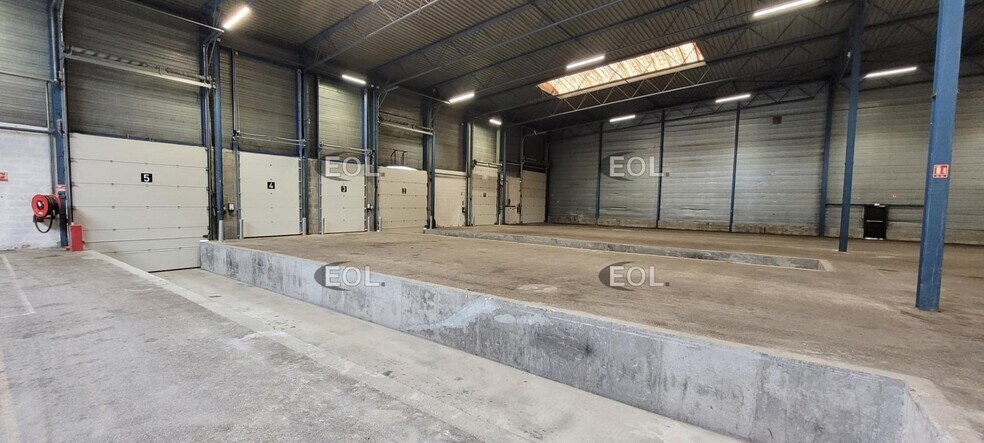 Industrial in Corbas to rent - Building Photo - Image 3 of 10