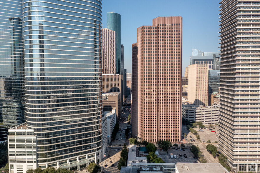 1415 Louisiana St, Houston, TX for rent - Building Photo - Image 1 of 34