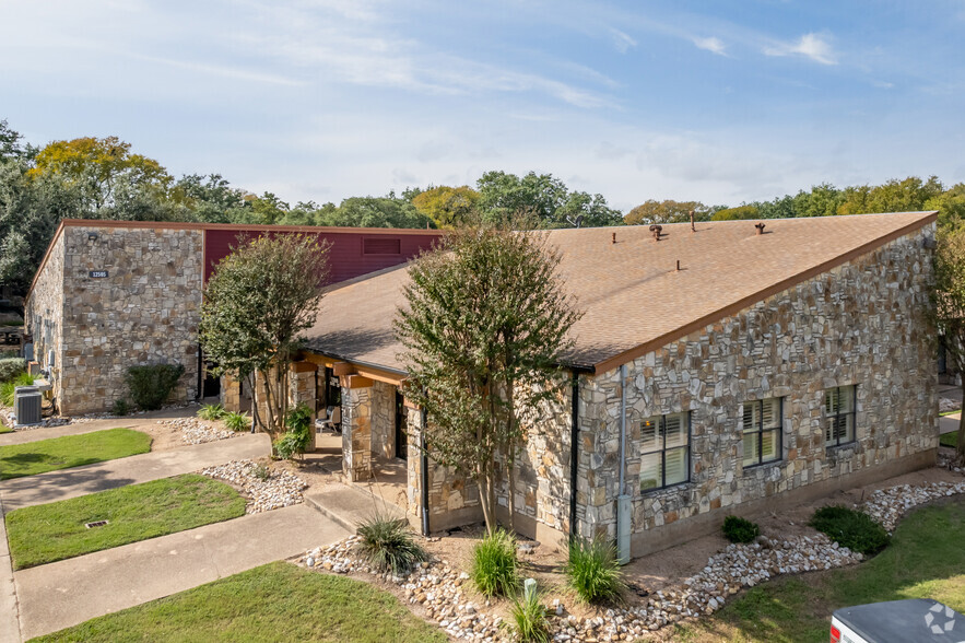 12501 Hymeadow Dr, Austin, TX for rent - Building Photo - Image 1 of 14