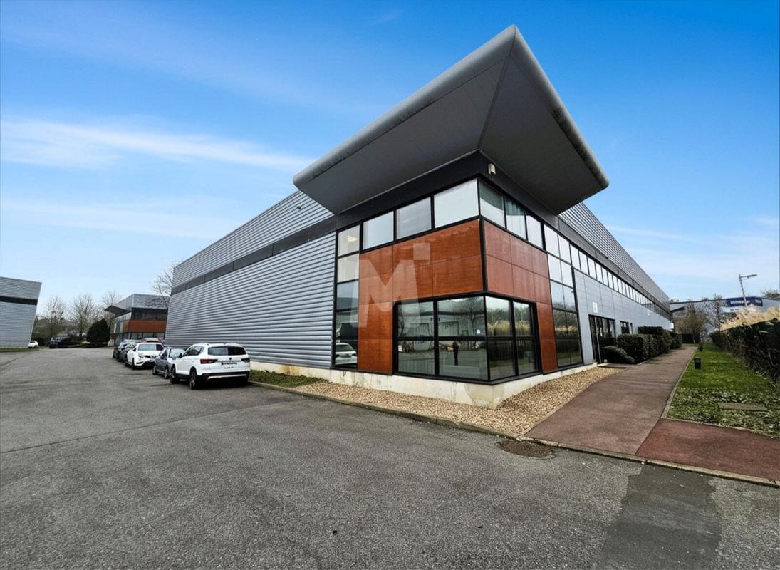Light Industrial in Lisses to rent Building Photo- Image 1 of 12