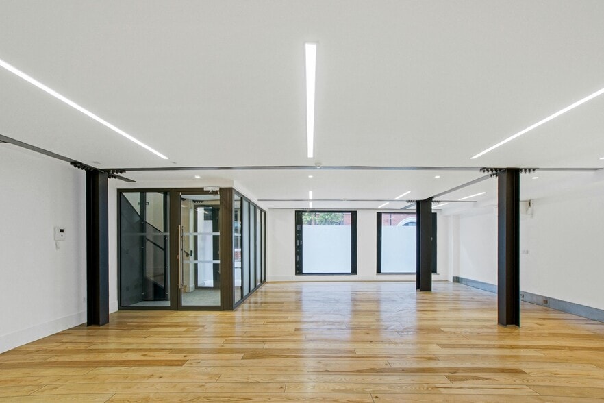 32 Parker St, London to rent - Building Photo - Image 3 of 11