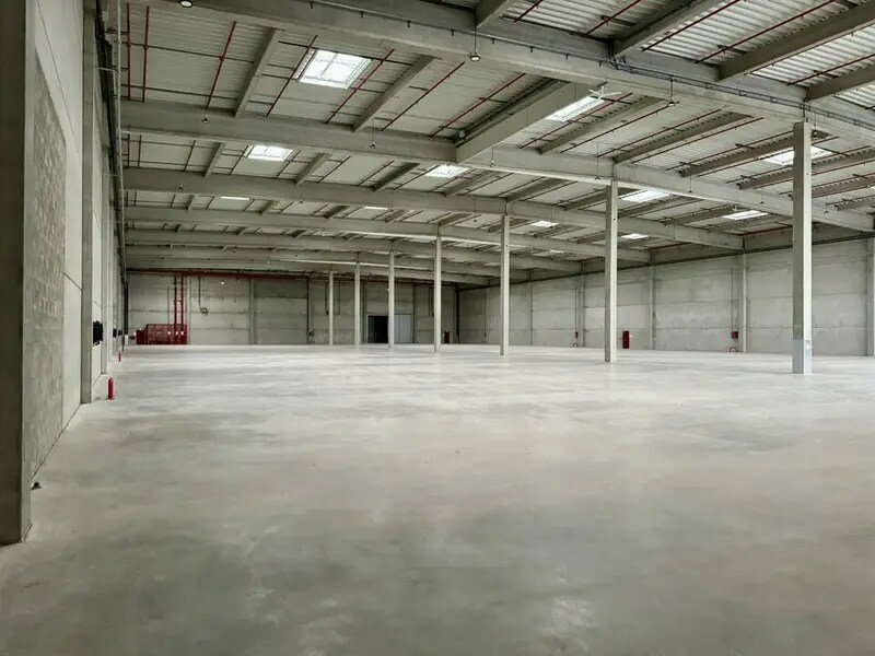 Industrial in ROISSY-EN-FRANCE to rent Interior Photo- Image 1 of 13