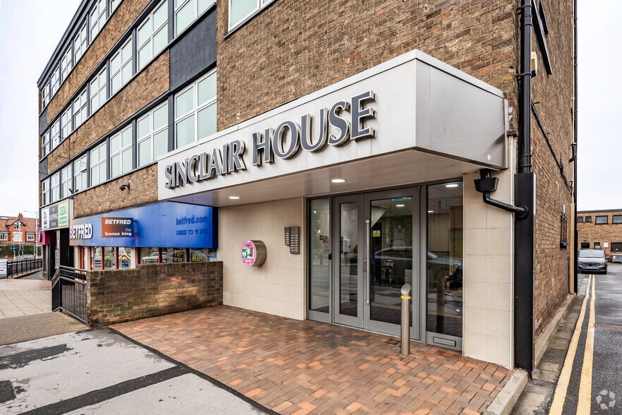 11 Station Rd, Cheadle to rent - Building Photo - Image 2 of 4