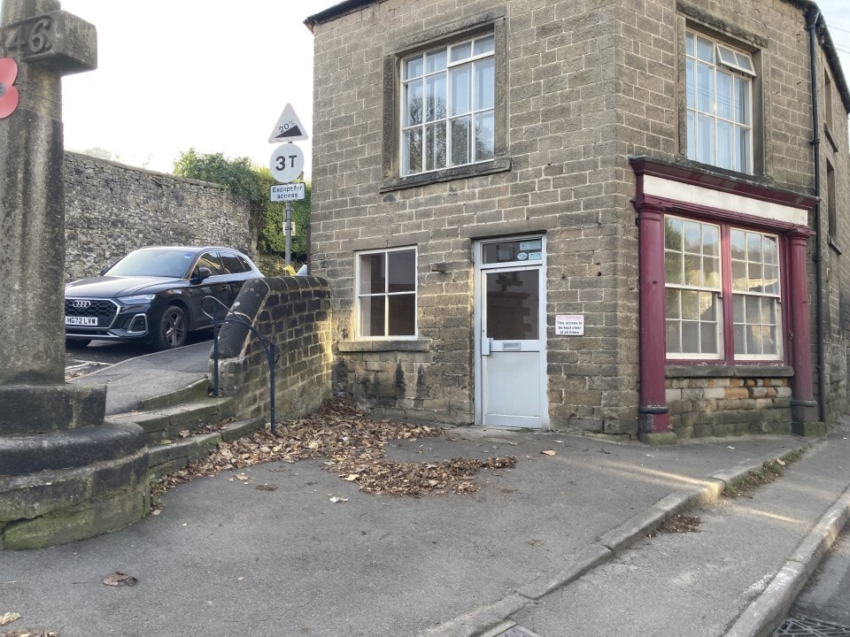 Main Rd, Stoney Middleton to rent Primary Photo- Image 1 of 3