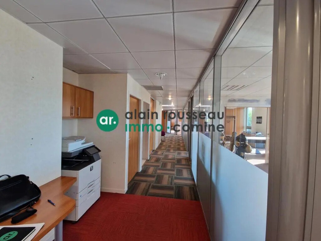 Location Bureaux 250 m² - Photo 1