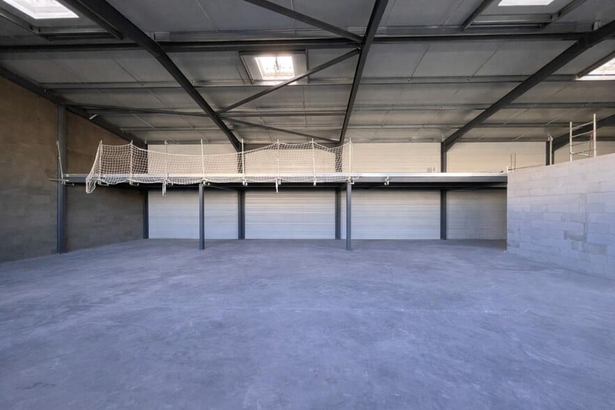 Light Industrial in La Crau to rent - Building Photo - Image 1 of 7