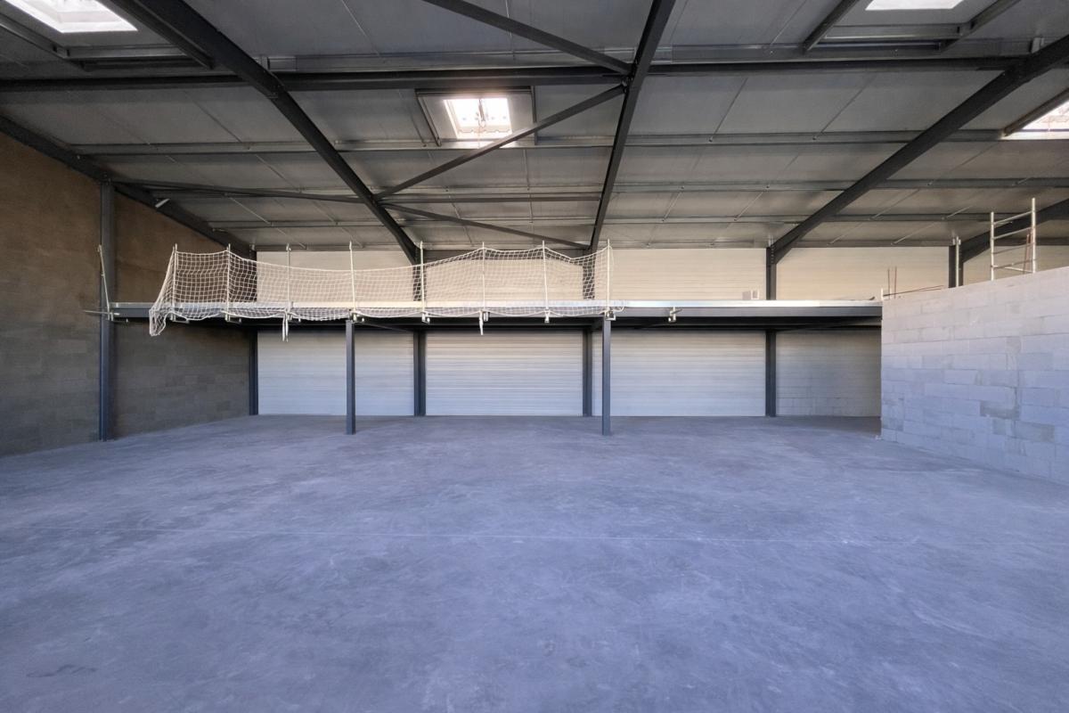 Light Industrial in La Crau to rent Building Photo- Image 1 of 8