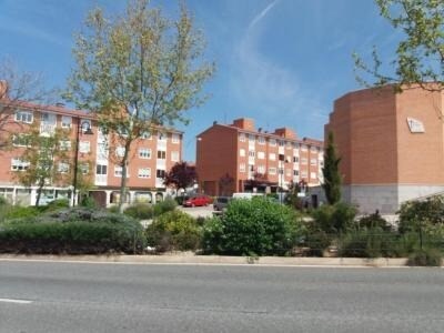 Retail in Segovia, Segovia to rent - Building Photo - Image 1 of 7