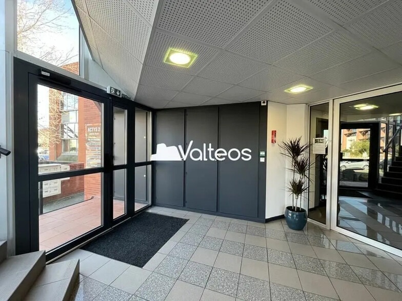 221 Rue Carmin, Labège to rent - Lobby - Image 3 of 4