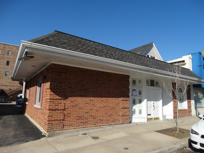 4932 Main St, Downers Grove, IL for rent - Building Photo - Image 3 of 11