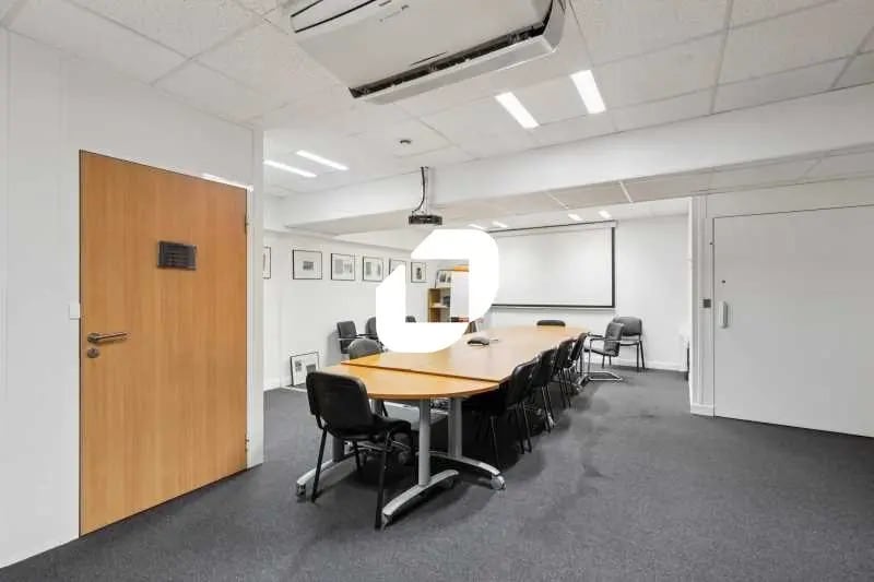 Light Industrial in Nanterre for sale - Building Photo - Image 2 of 21