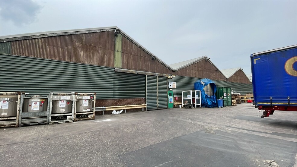 Coleshill Rd, Tamworth to rent - Building Photo - Image 3 of 5