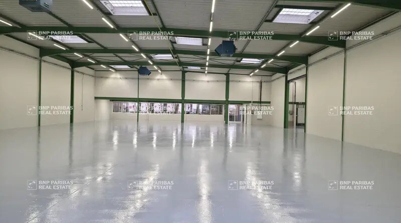 Light Industrial in Saint-Thibault-des-Vignes for sale Interior Photo- Image 1 of 9