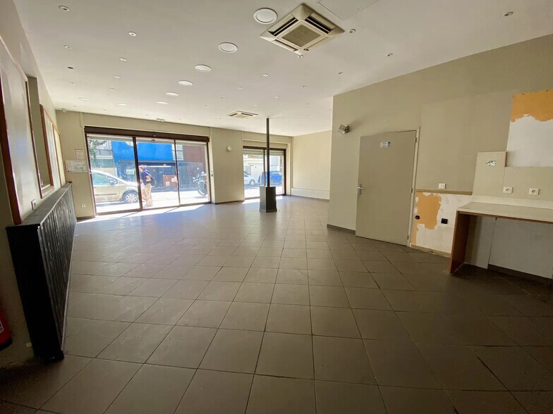 28 Avenue Du Bas Meudon, Issy-les-Moulineaux to rent - Interior Photo - Image 2 of 4