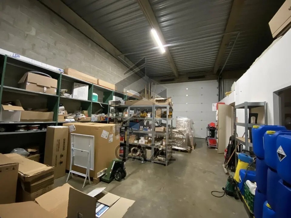 Vente Local d'activités 240 m² - Photo 1
