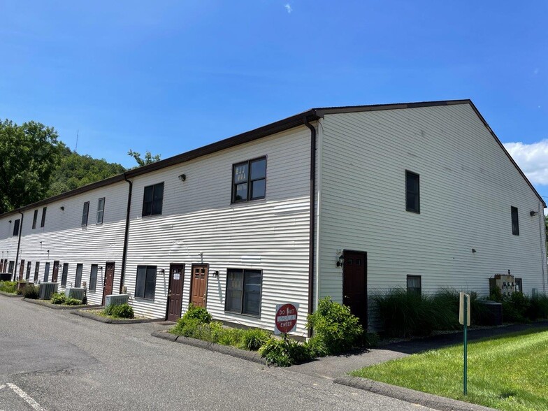 994 Federal Rd, Brookfield, CT for sale - Building Photo - Image 1 of 1