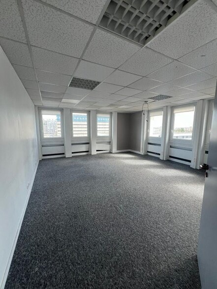 1 Voie Felix Eboue, Créteil for sale - Interior Photo - Image 3 of 10
