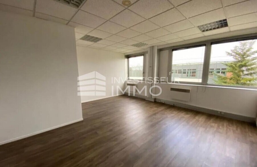 Office in Mitry Mory to rent - Interior Photo - Image 1 of 4