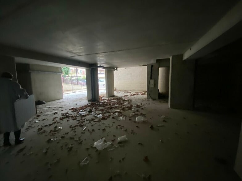 Industrial in Saintry-sur-Seine to rent - Interior Photo - Image 2 of 7