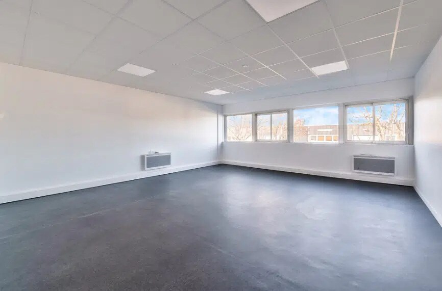 Light Industrial in Torcy to rent - Building Photo - Image 3 of 5