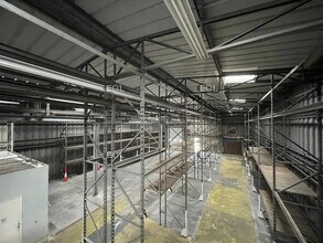 Light Industrial in Coignières to rent Interior Photo- Image 2 of 3