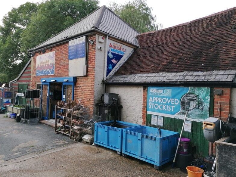 Vicarage Walk, Newport to rent - Building Photo - Image 1 of 2