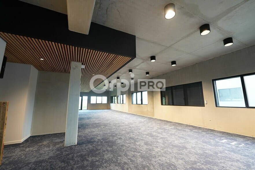 1306 Chemin Du Champ De Lière, Rillieux-la-Pape to rent - Interior Photo - Image 2 of 11