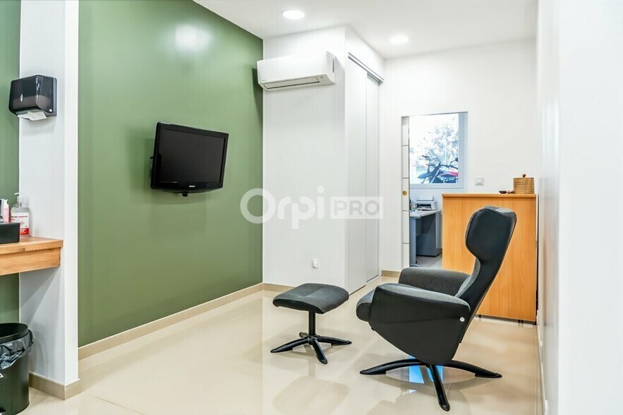 Retail in La Seyne-sur-Mer to rent - Interior Photo - Image 3 of 10