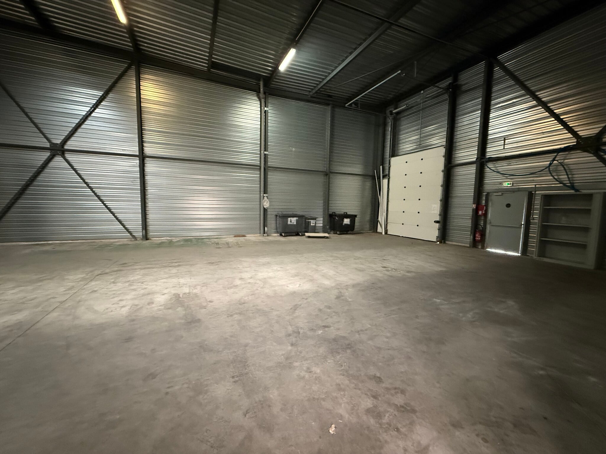 Light Industrial in Marseille to rent Interior Photo- Image 1 of 5