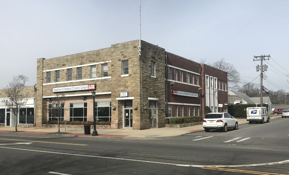 1 W Main St, Smithtown, NY for rent - Building Photo - Image 1 of 11