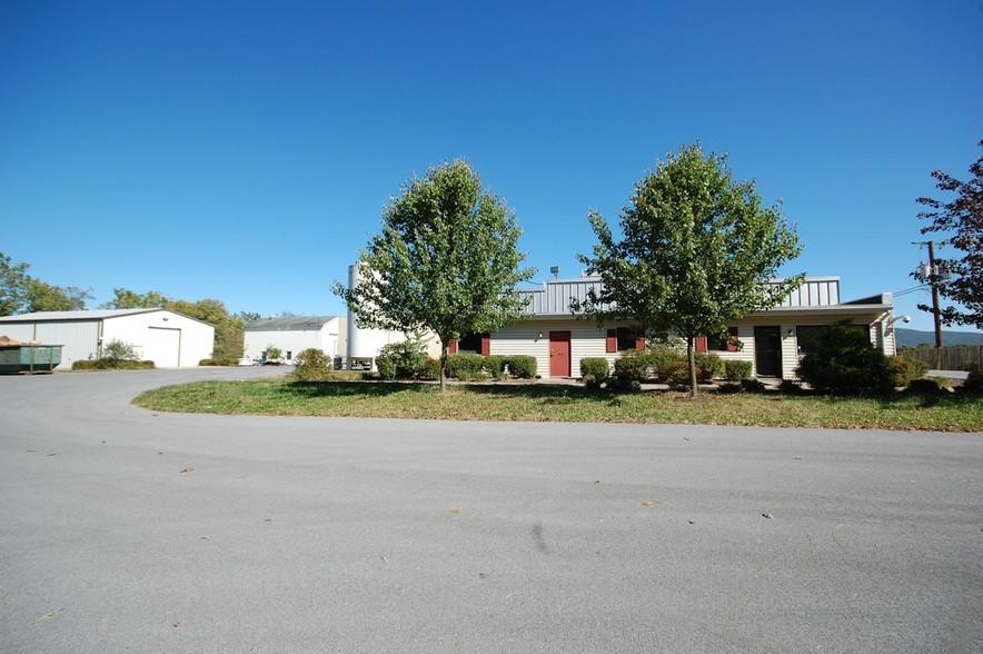 757 Barbershop Rd, Edinburg, VA for sale - Building Photo - Image 1 of 1