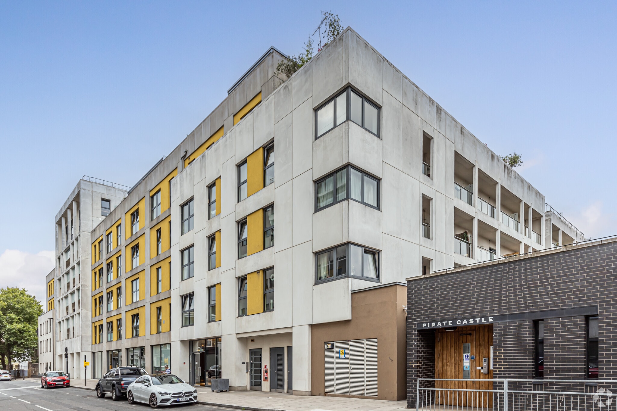 Oval Rd, London to rent Primary Photo- Image 1 of 73