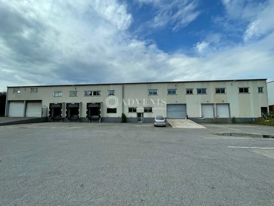 Location Entrepôt 1 203 m² à 2 453 m² - Photo 1