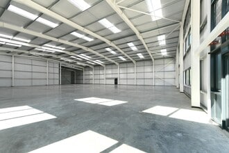 2 Garside Way, Aylesbury to rent Interior Photo- Image 1 of 5
