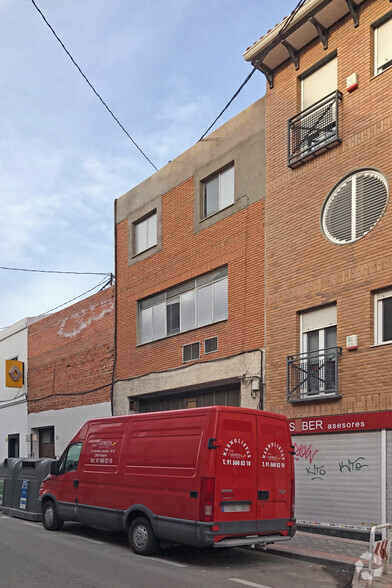 Calle Antoñita Jiménez, 16, Madrid, Madrid for rent - Building Photo - Image 2 of 2