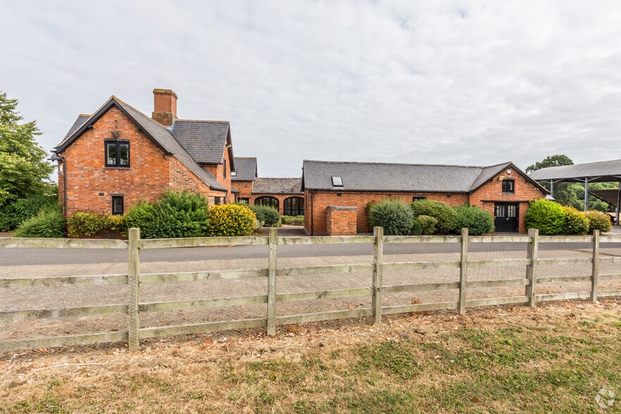 Althorp, Northampton to rent - Building Photo - Image 3 of 11