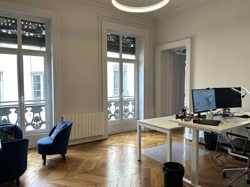 Location Bureaux 150 m² - Photo 1
