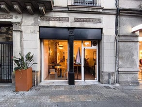 Retail in Barcelona, Barcelona to rent Interior Photo- Image 1 of 20