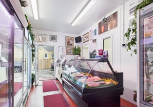 Pentre Rd, Carmarthen to rent Interior Photo- Image 1 of 8