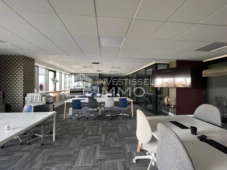 Office in Jossigny for sale - Interior Photo - Image 1 of 4