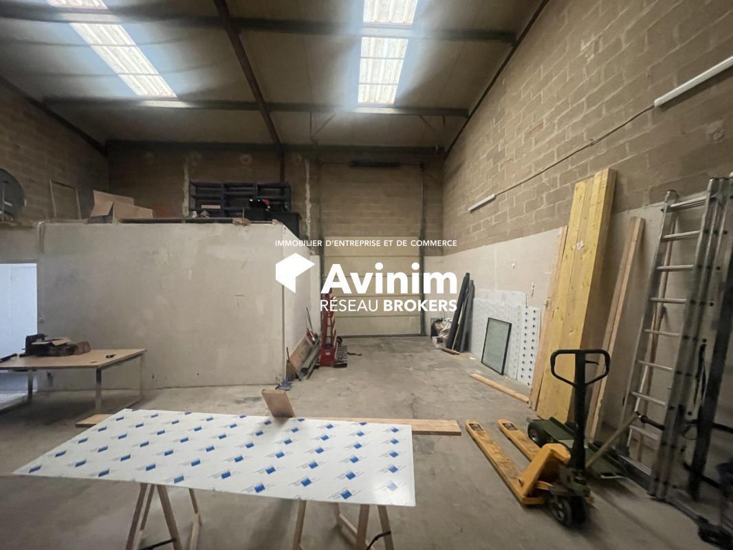 Industrial in Stains to rent Interior Photo- Image 1 of 4