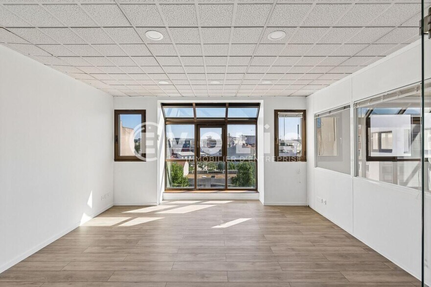 Office in Ivry-sur-Seine to rent - Interior Photo - Image 1 of 15