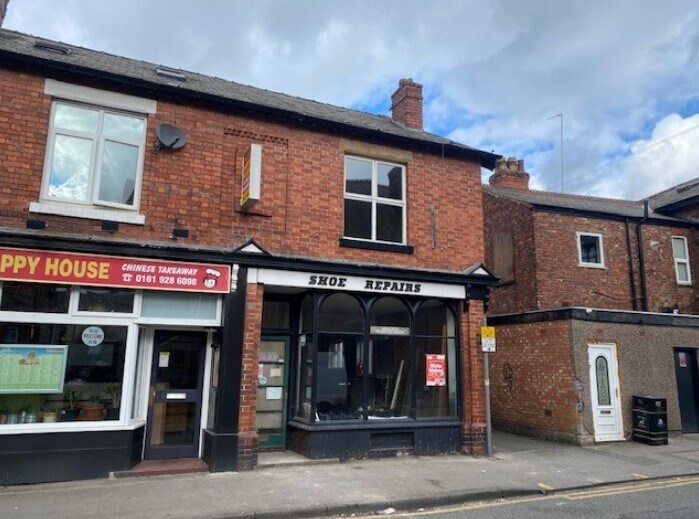 4 Woodfield Rd, Altrincham to rent - Building Photo - Image 2 of 4