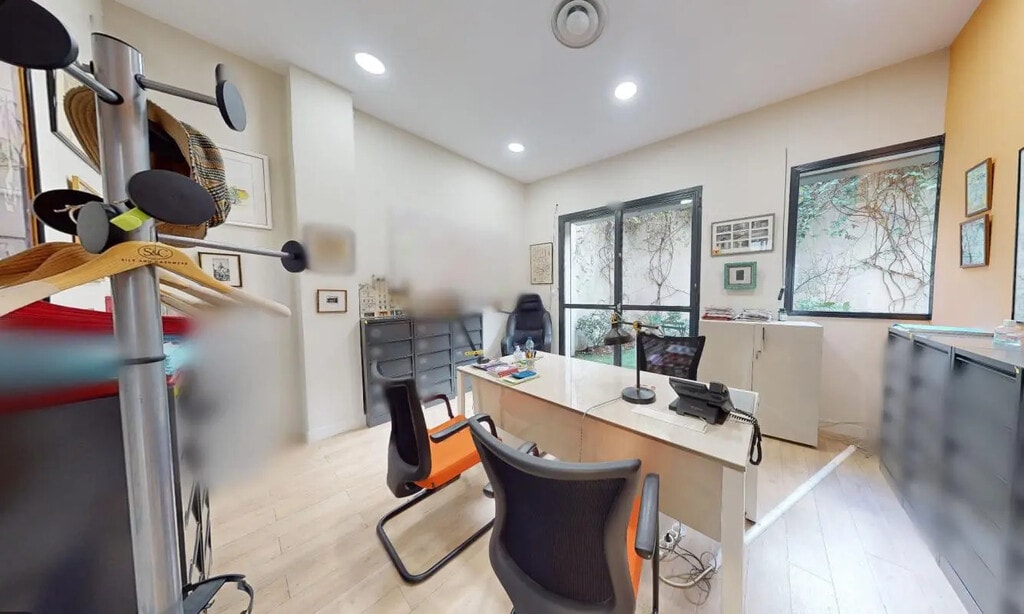 Location Bureaux 100 m² - Photo 1