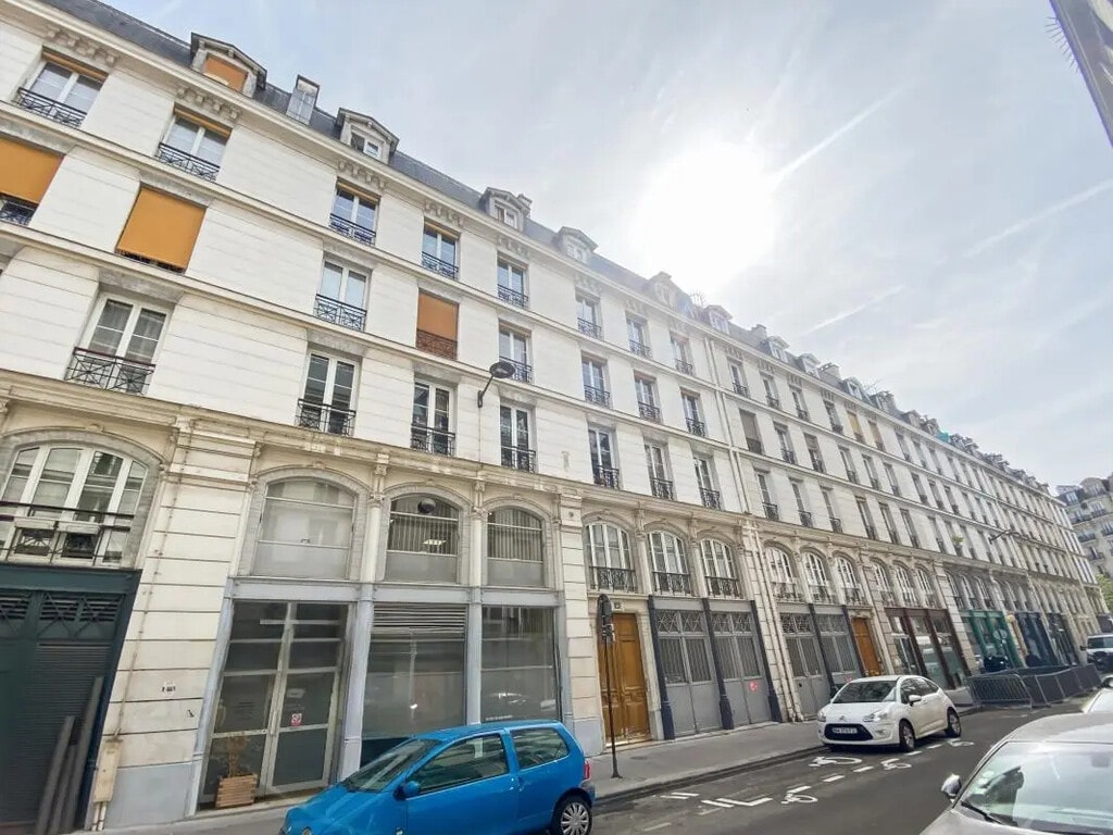 Location Bureaux 358 m² - Photo 1