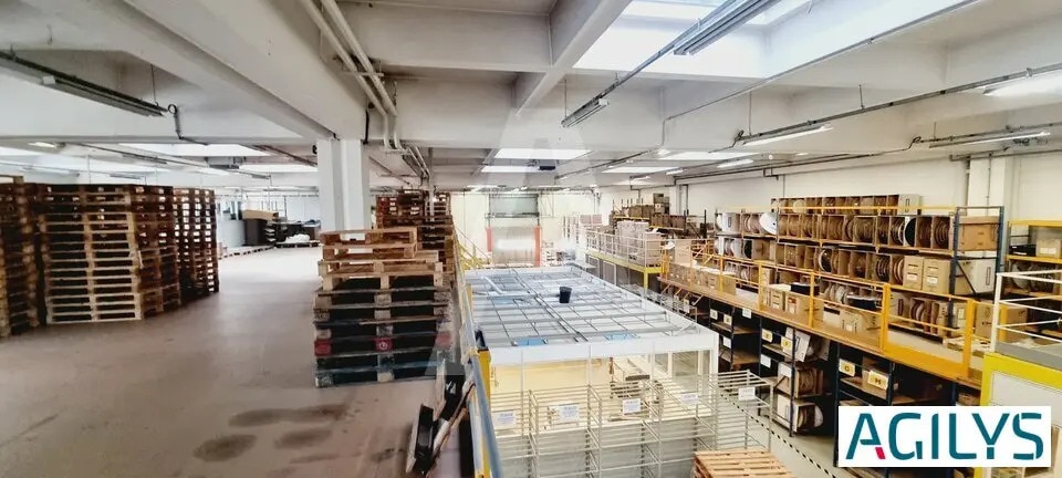 Light Industrial in Rungis to rent Building Photo- Image 1 of 13